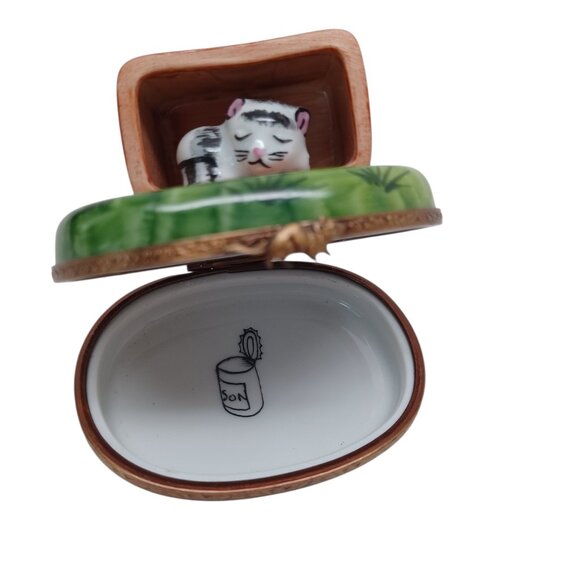 Limoges France Porcelain Cat in Box On Green Grass Trinket Box Peint Main - Picture 14 of 14